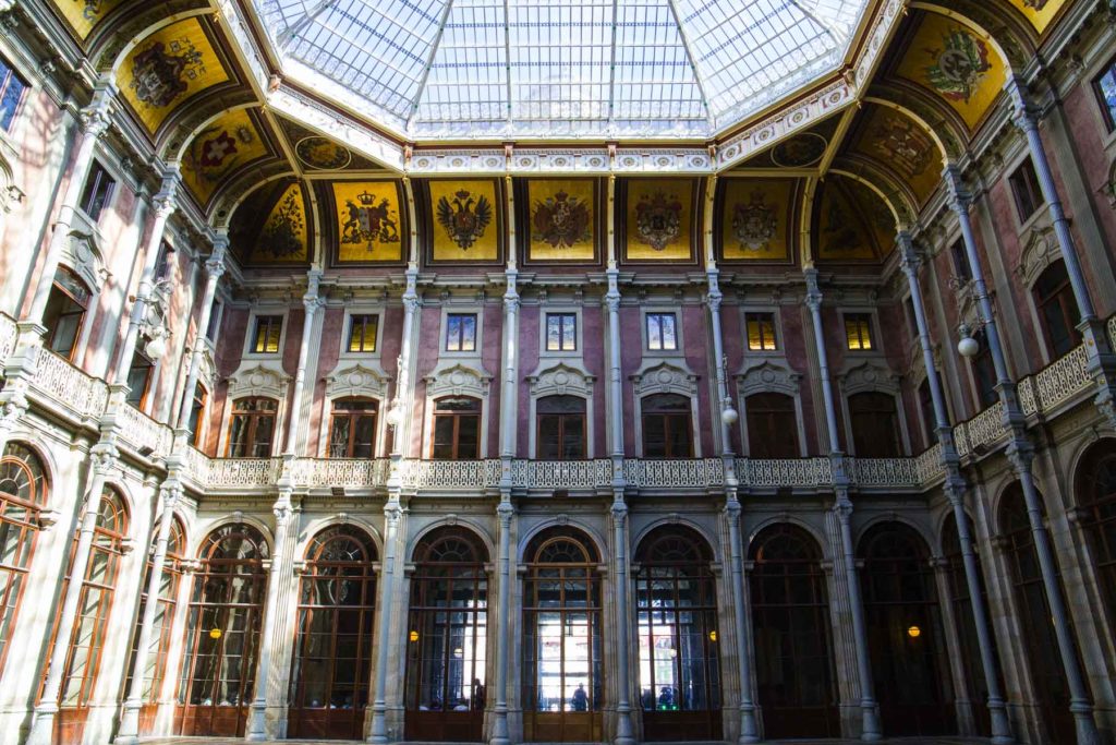 Roteiro em Portugal - Palácio da Bolsa, em Porto
