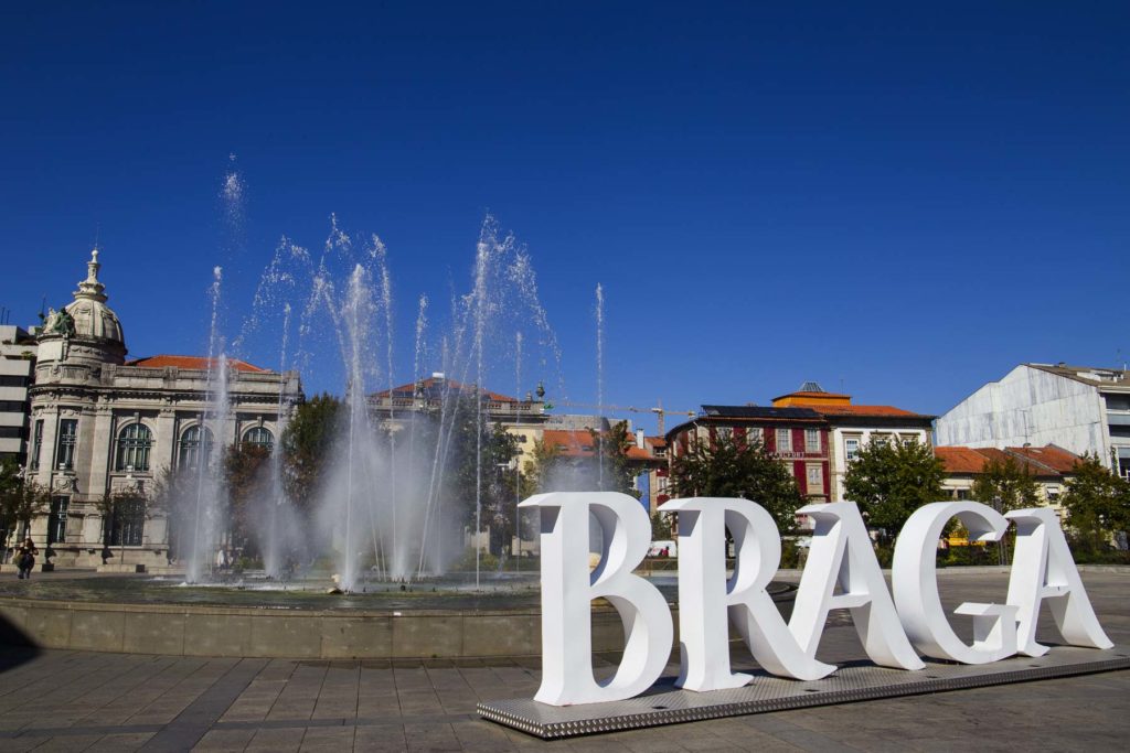 Roteiro em Portugal - Praça da República, em Braga