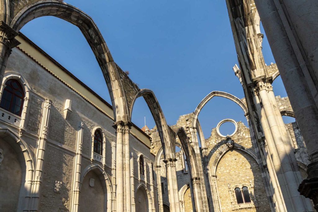 Roteiro em Portugal - Convento do Carmo, em Lisboa