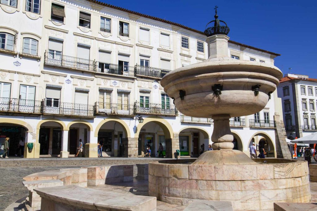 Roteiro em Portugal - Praça do Giraldo, em Évora