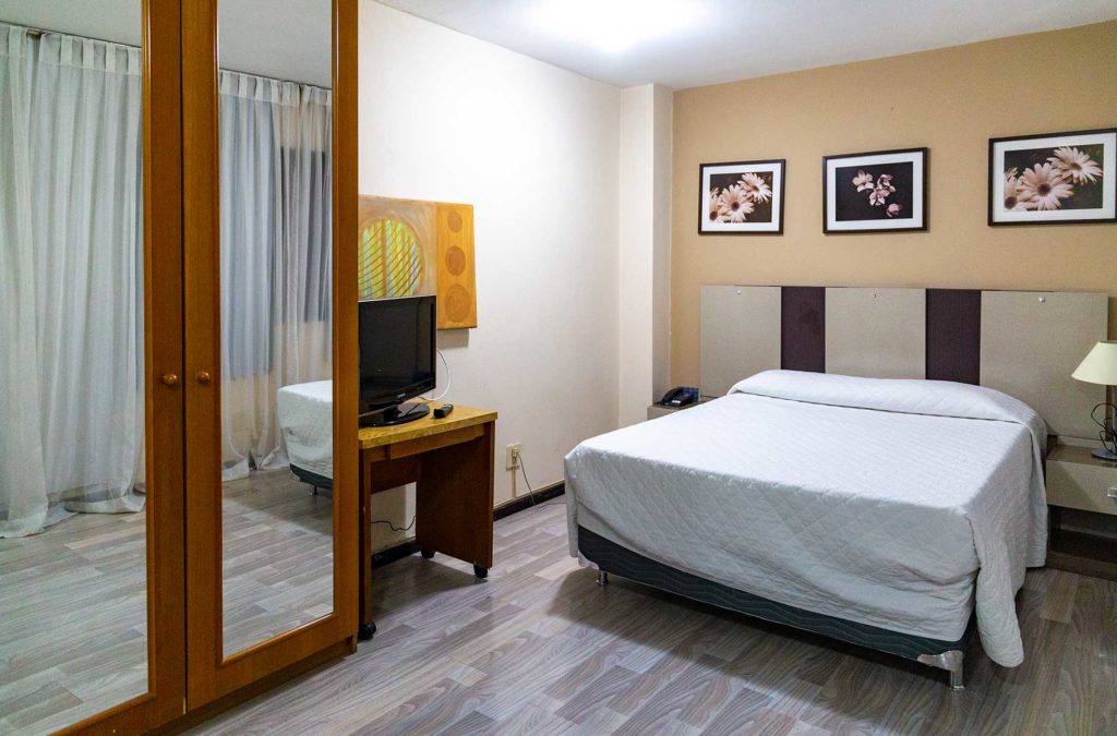 Onde ficar em Curitiba - Quarto do Miller Flat Hotel