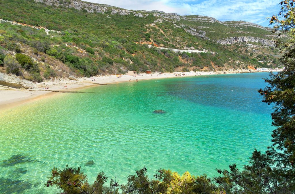 Bate-voltas de Lisboa - Galapinhos é uma praia tão bonita que vale o passeio de um dia