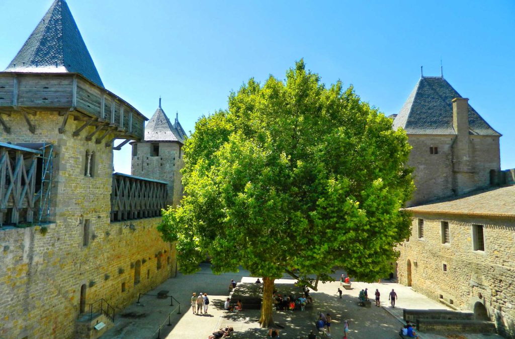 Em Carcassonne você vai ver como funcionava os sistema defensivo dos castelos na França medieval