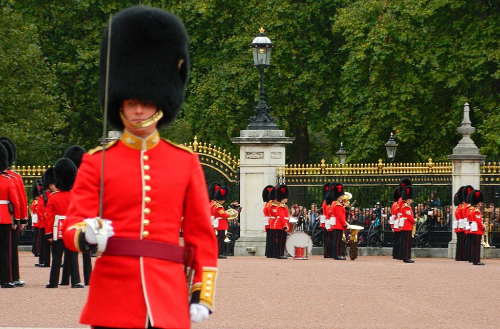 O que fazer no Reino Unido - Cerimônia da troca da guarda em frente ao Palácio de Buckingham