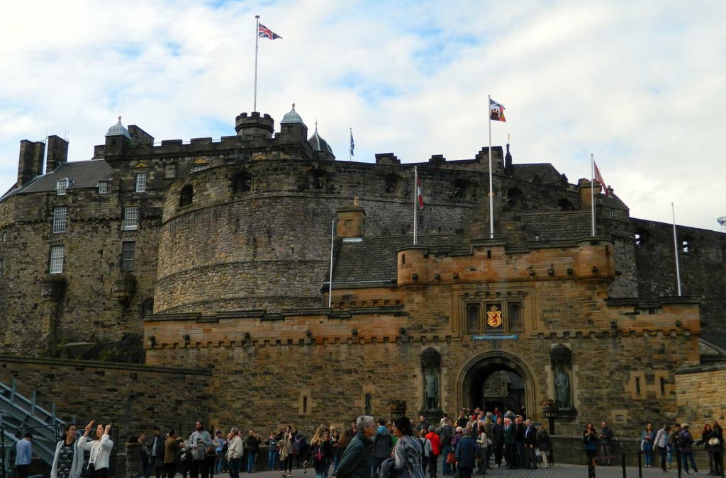 O que fazer no Reino Unido - Entrada principal do Castelo de Edimburgo