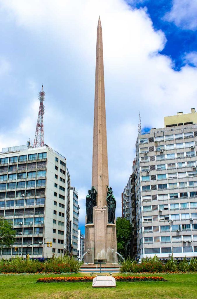 Roteiro em Buenos Aires e Montevidéu - Obelisco dos Constutintes