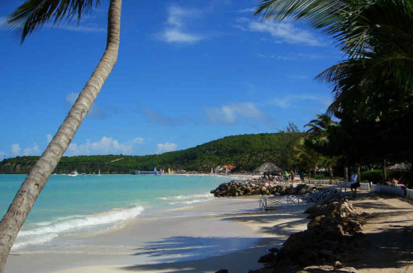 Praias de areia branca Praias de areia branca - Dickenson Bay, na Antígua