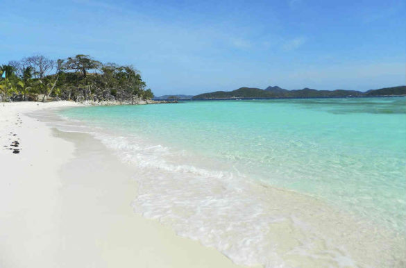 Praias de areia branca Praias de areia branca - Malcapuya Island, em Corón
