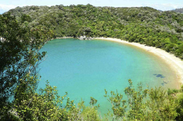 Praias de areia branca Praias de areia branca - Te Pukatea, na Nova Zelândia