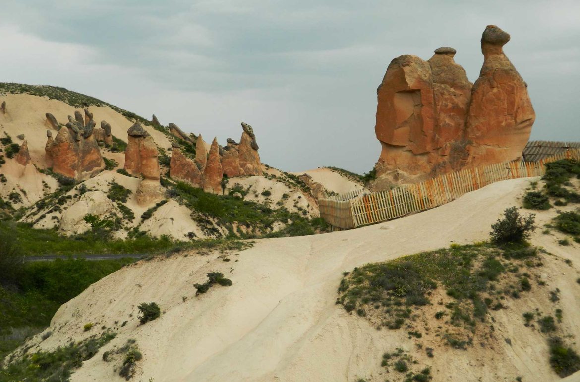 Vale Devrent, onde rochas tem formas de camelos e outros animas, na região da Capadócia