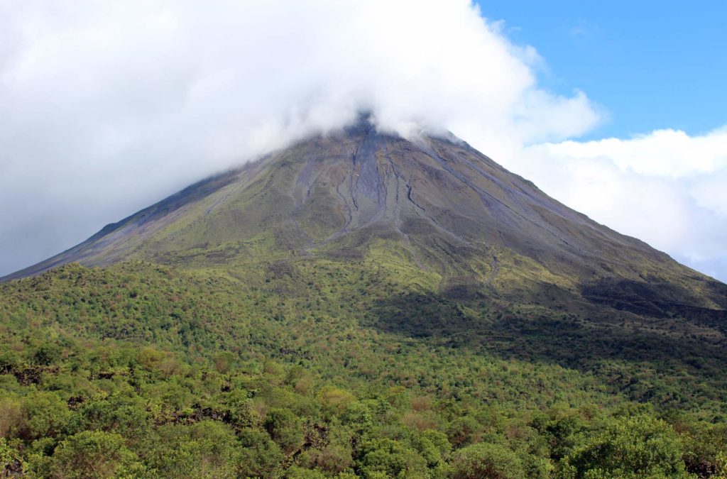 O Vulcão Arenal não pode ficar fora da lista de o que fazer na Costa Rica