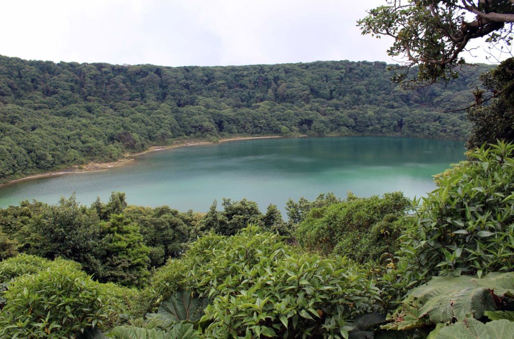 Laguna Boto é outra atração do Parque Nacional Vulcão Poás