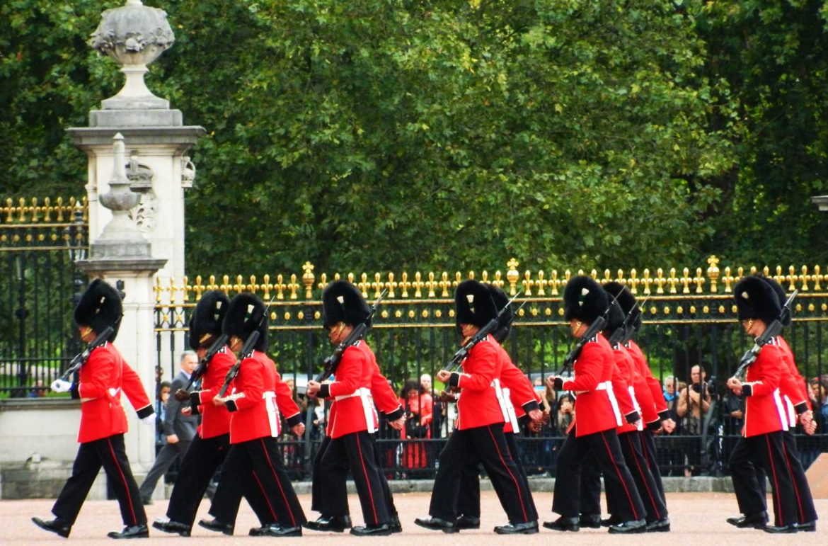 Cerimônia da troca da guarda no Palácio de Buckingham