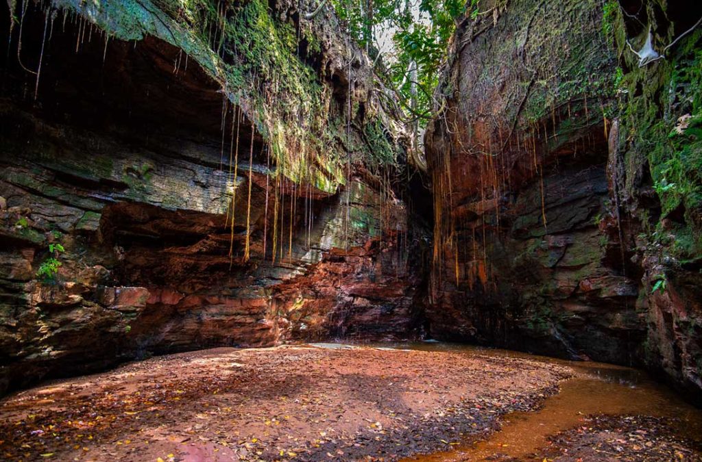 O Cânion do Sussuapara é um cenário surreal em meio à seca do cerrado