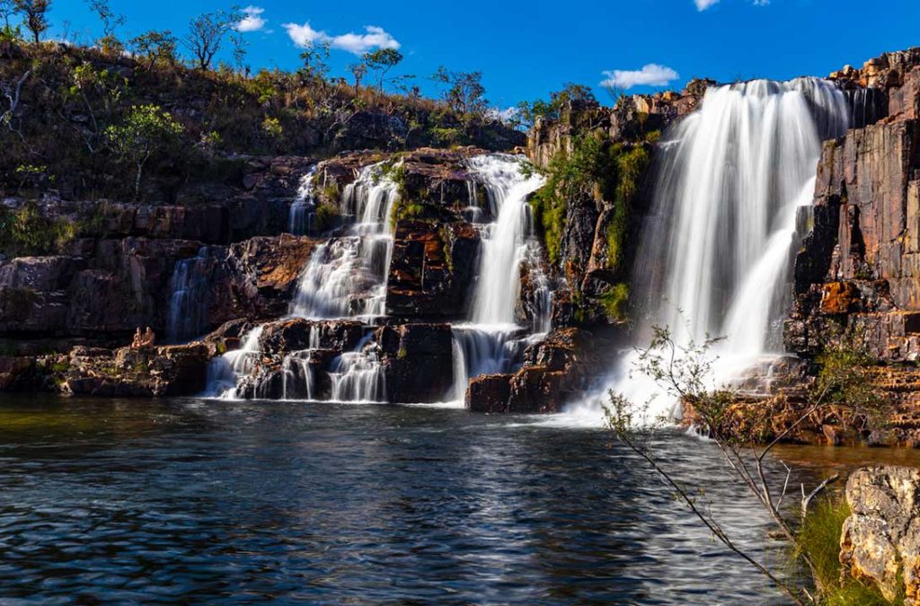 Cachoeira da Muralha é a primeira queda d'água das Cataratas dos Couros