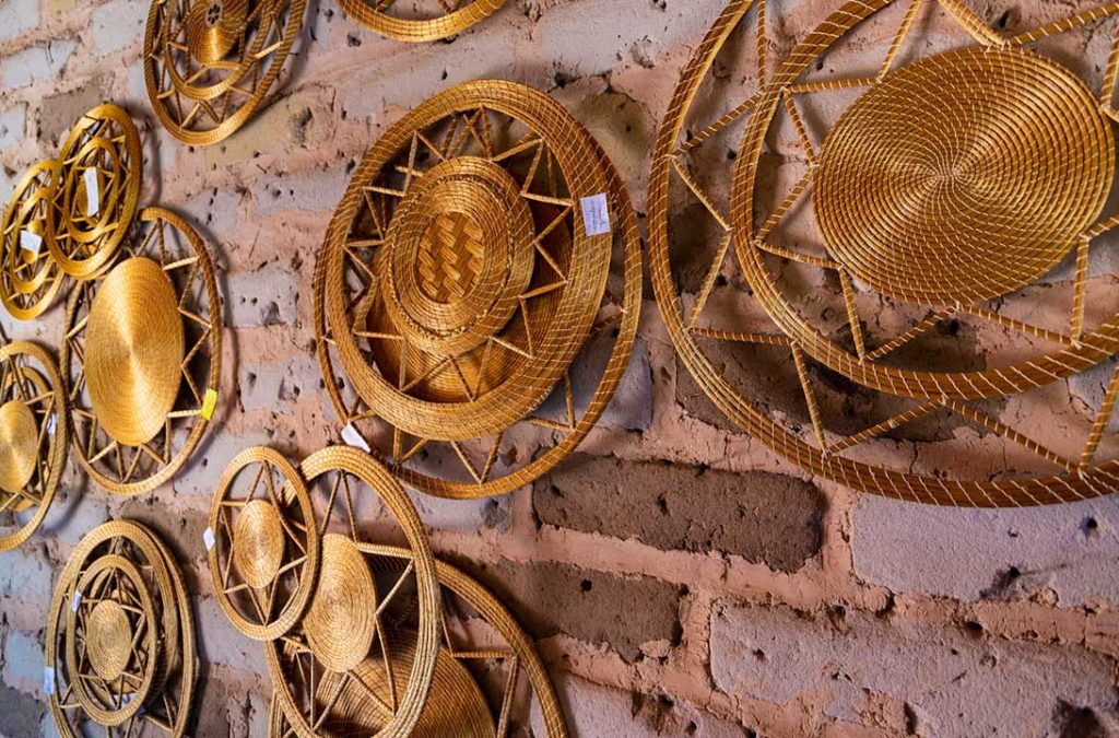 Loja de artesanato com capim dourado na Comunidade de Mumbuca