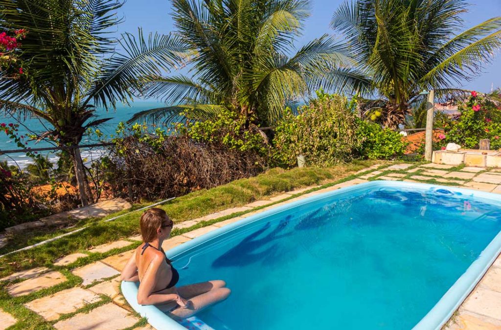 Piscina da Pousada Miau Miau, em Icapuí (CE)