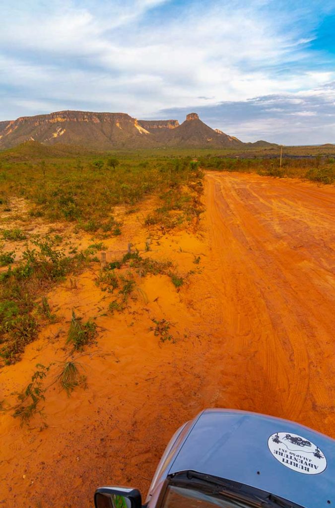 Veículo 4x4 nas estradas de terra do Parque Estadual do Jalapão