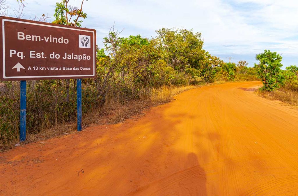 Placa indica a entrada do Parque Estadual do Jalapão