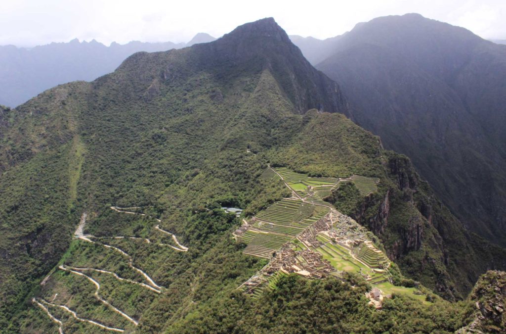 Sítio arqueológico de Machu Picchu vista do alto da Montanha Huayna Picchu