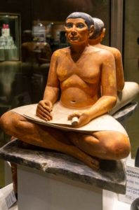 O que ver no Louvre - Escriba Sentado