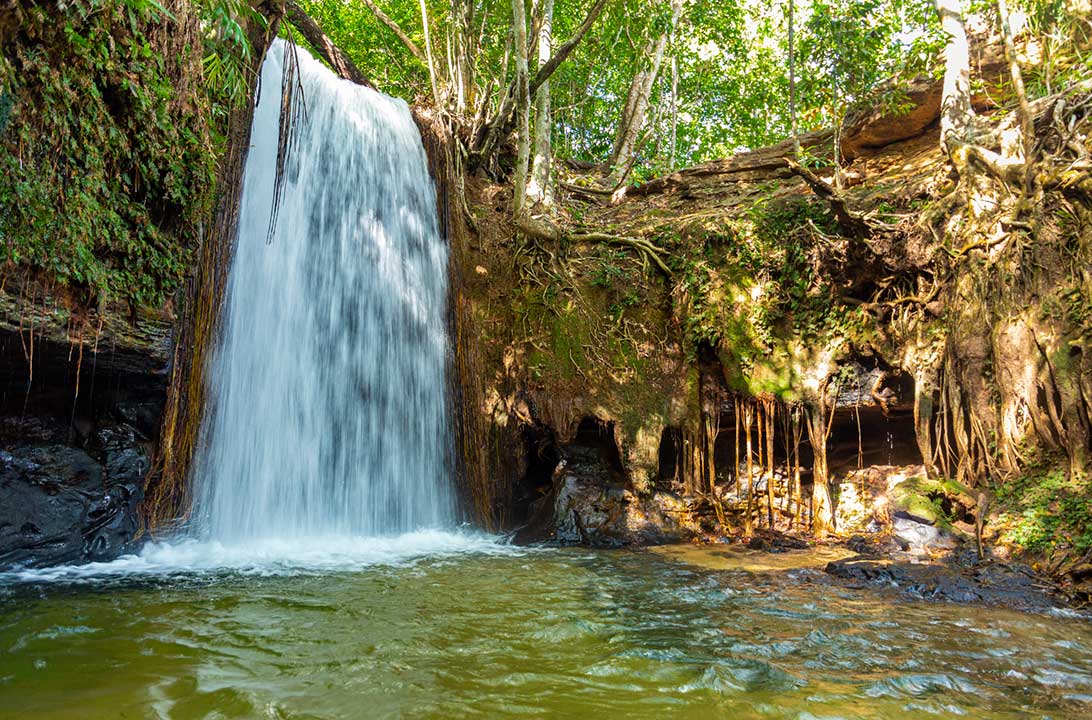 Cachoeira da Porteira é atração da Chapada das Mesas