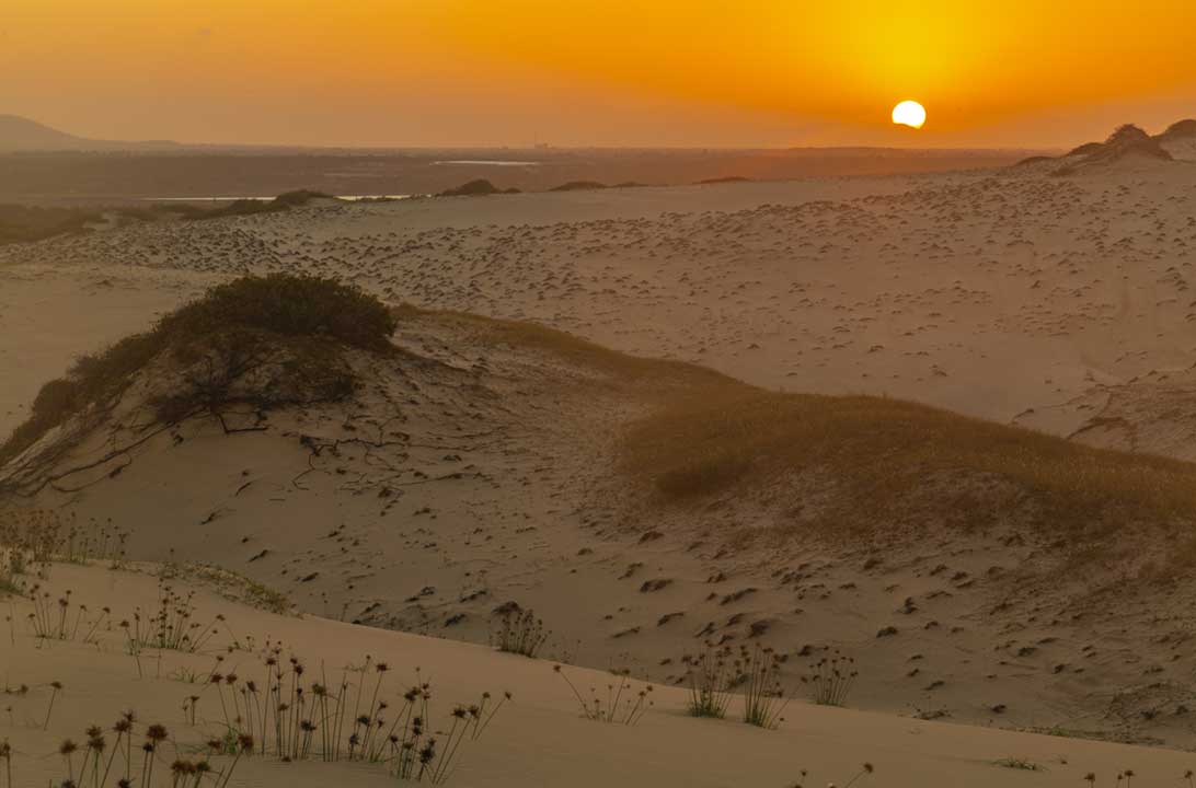 Pôr do sol visto do alto das dunas da Praia de Morro Branco