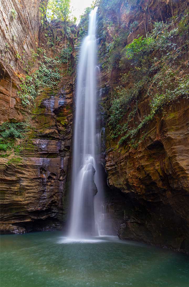 Cachoeira Santa Bárbara, no Complexo Poço Azul, em Riachão (MA)