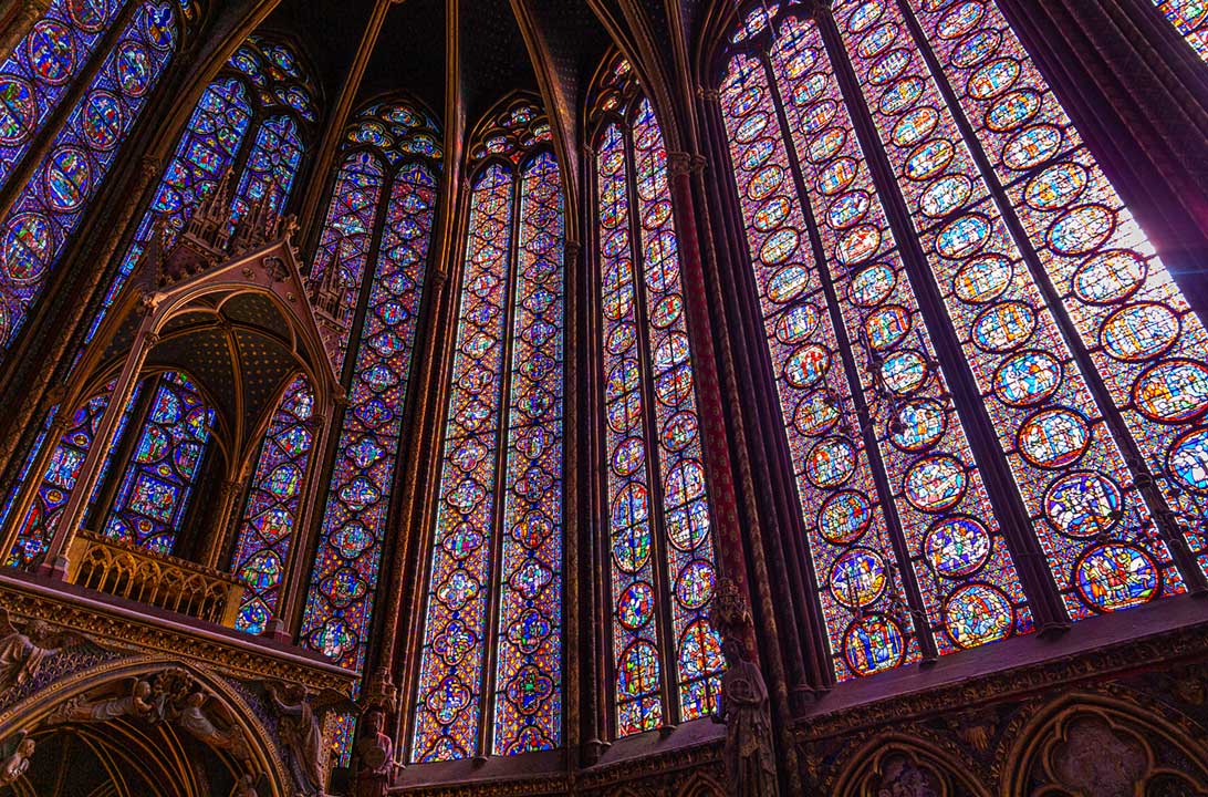 Vitrais góticos da Sainte-Chapelle, em Paris