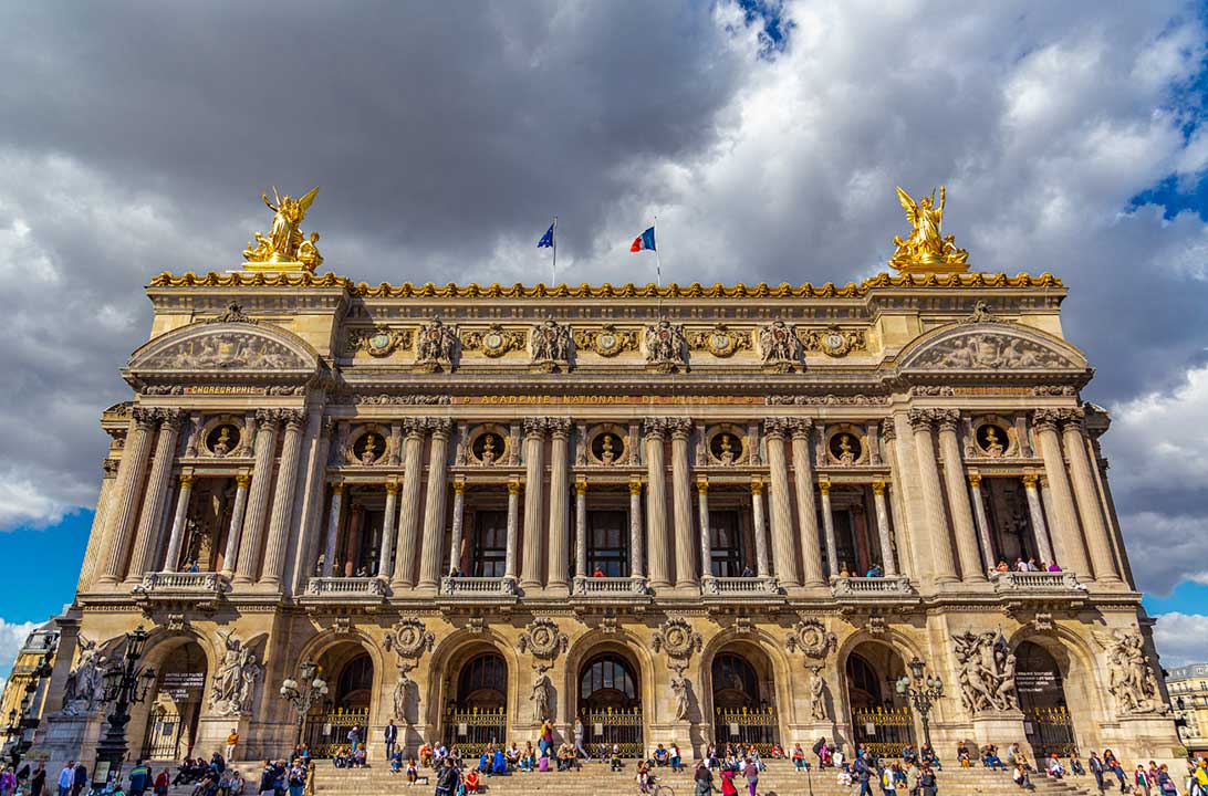 Fachada da Ópera Garnier, em Paris