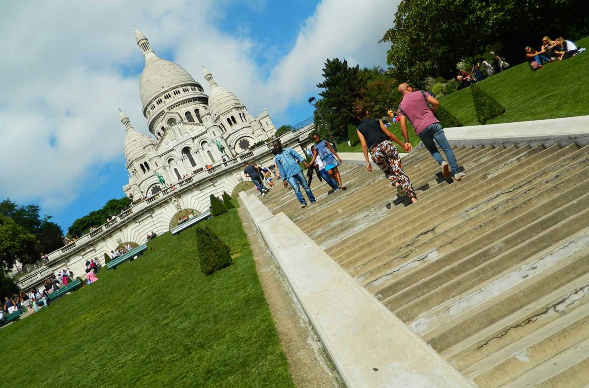 Escadarias da Basílica do Sacré Coeur, em Paris