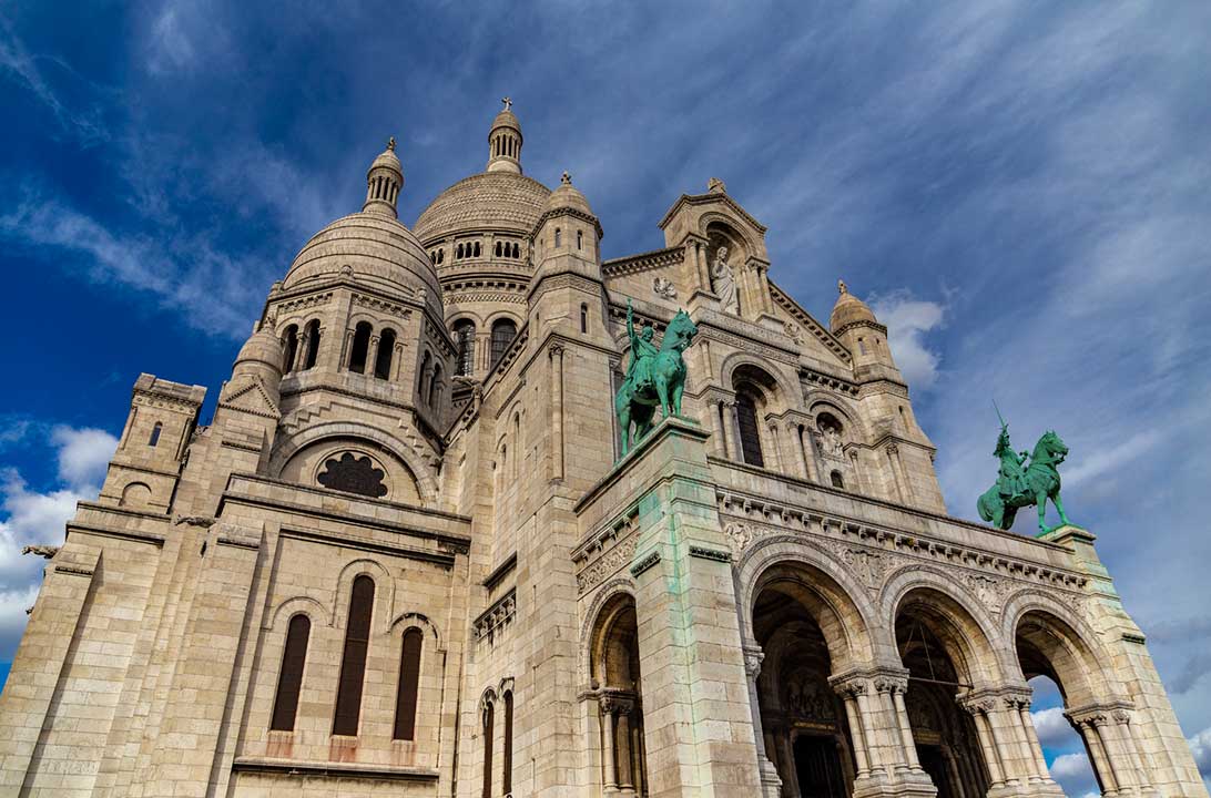 Fachada da da Basílica do Sacré Coeur, em Paris
