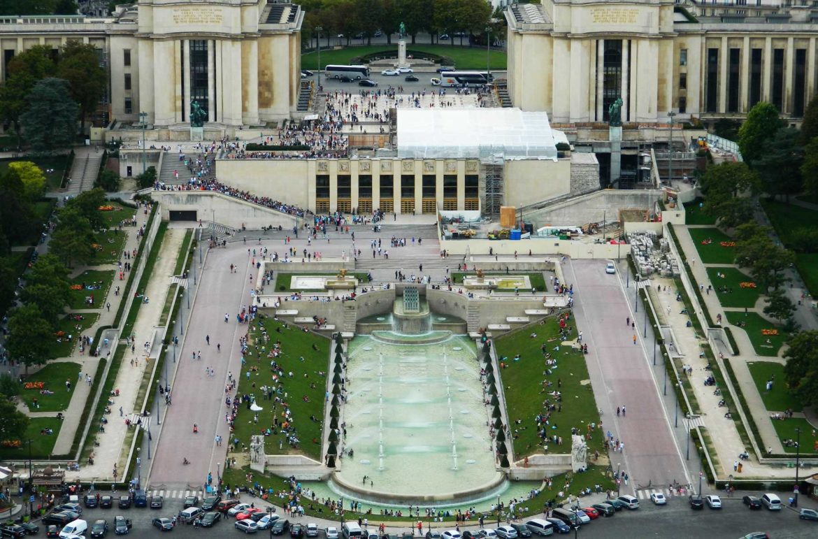 Jardim do Trocadéro visto do alto da Torre Eiffel, em Paris