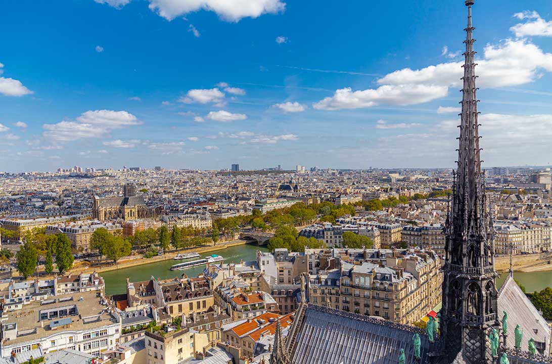 Agulha e Rio Sena vistos do alto da Catedral de Notre-Dame, em Paris