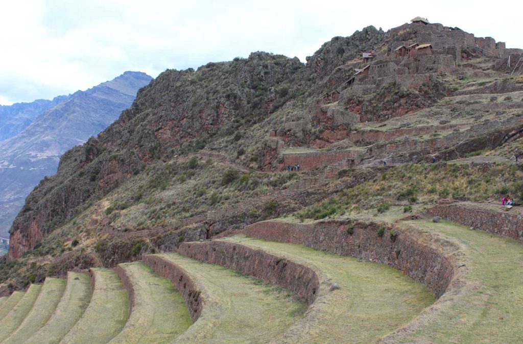 Terraços de plantio nas ruínas da cidade inca de Pisac