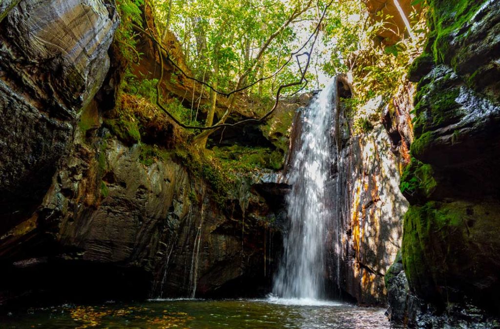 Cachoeira da Caverna, no Complexo da Pedra Caída