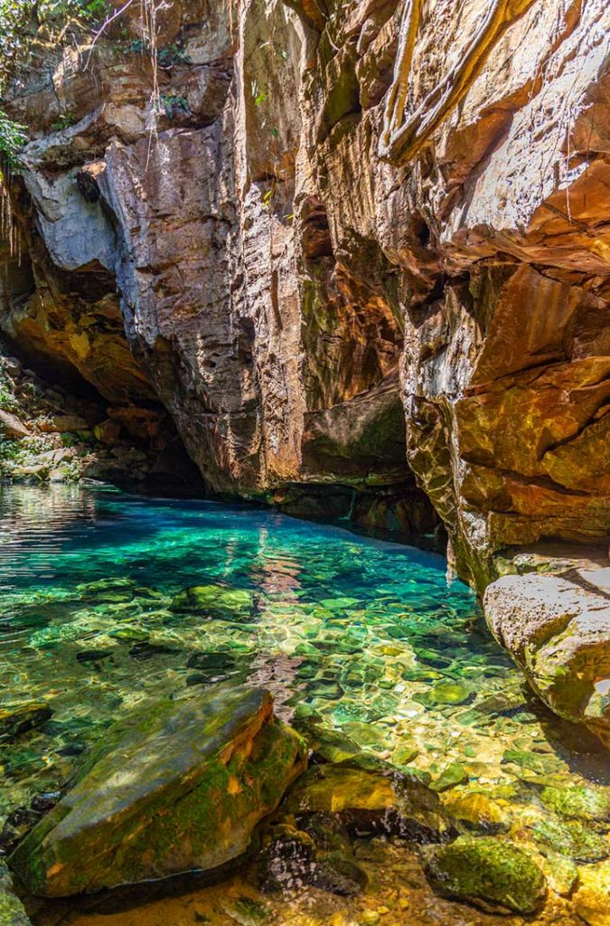 Poço Encanto Azul é atração da Chapada das Mesas (MA)