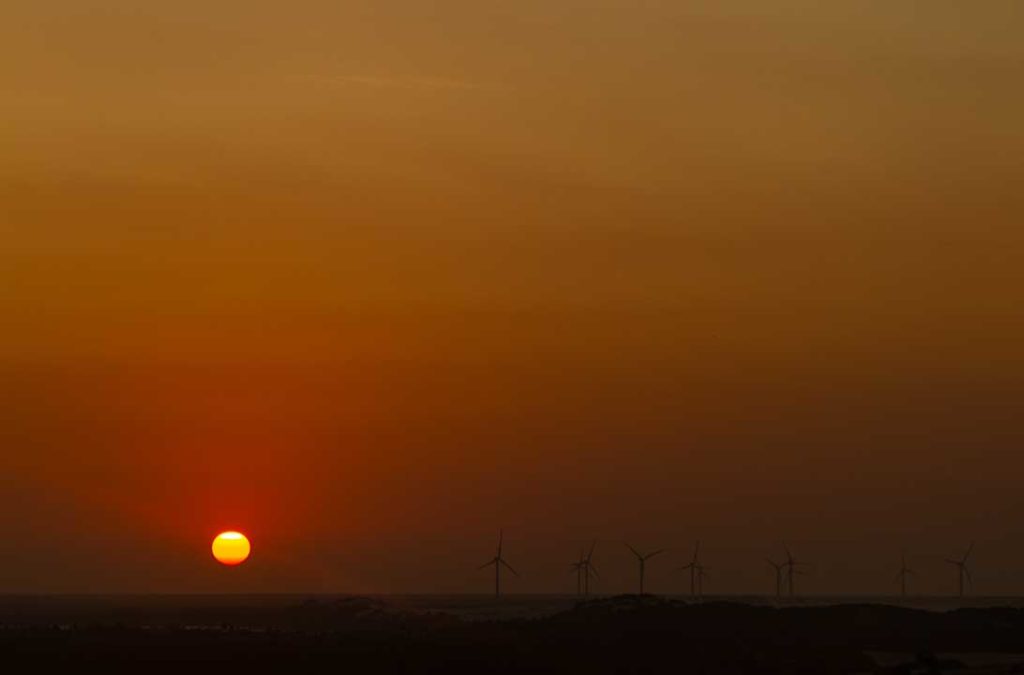 Pôr do sol visto do alto das dunas da Praia de Canoa Quebrada