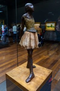 Escultura A Pequena Dançarina de Quatorze Anos, de Edgar Degas