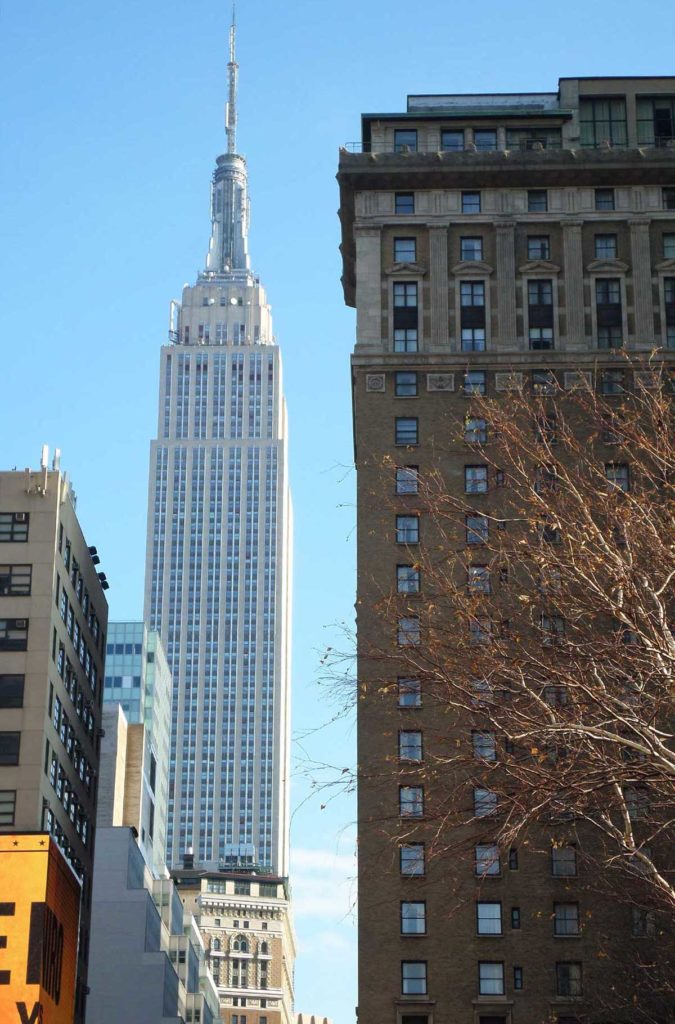 Empire State Building visto desde a calçada