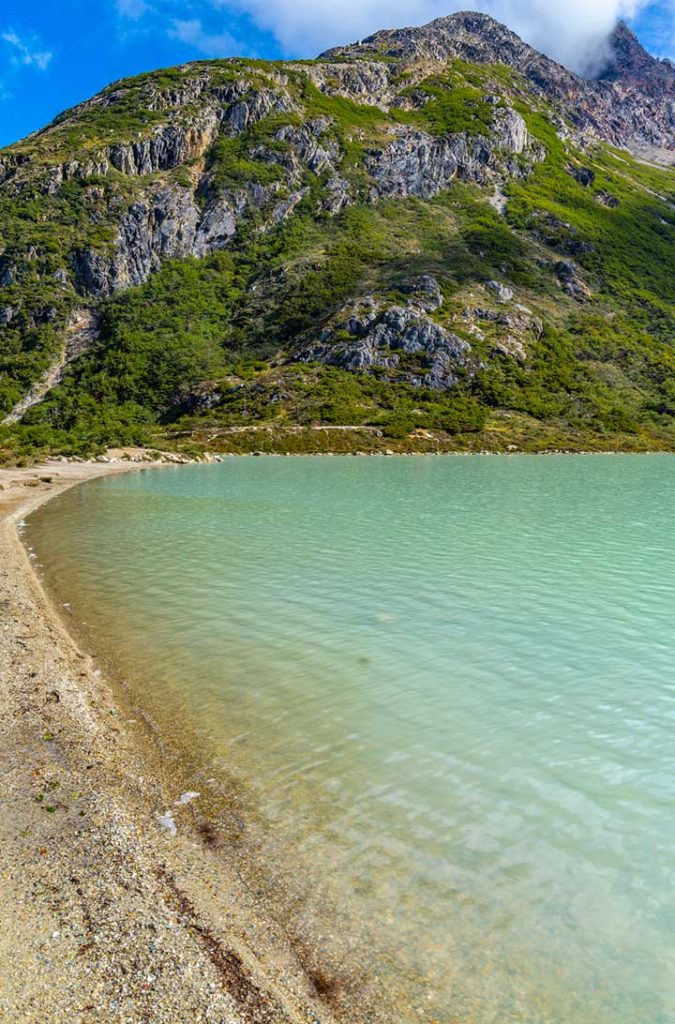 Praia de areia da Laguna Esmeralda, em Ushuaia