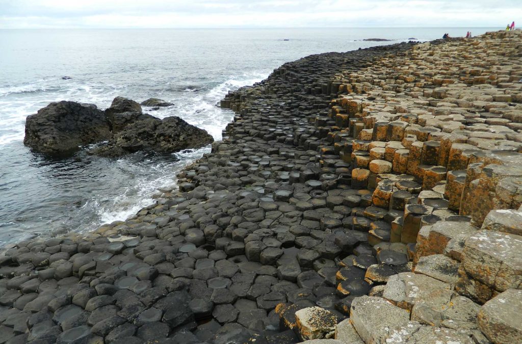 Pedras de basalto da Giant's Causeway, na Irlanda do Norte