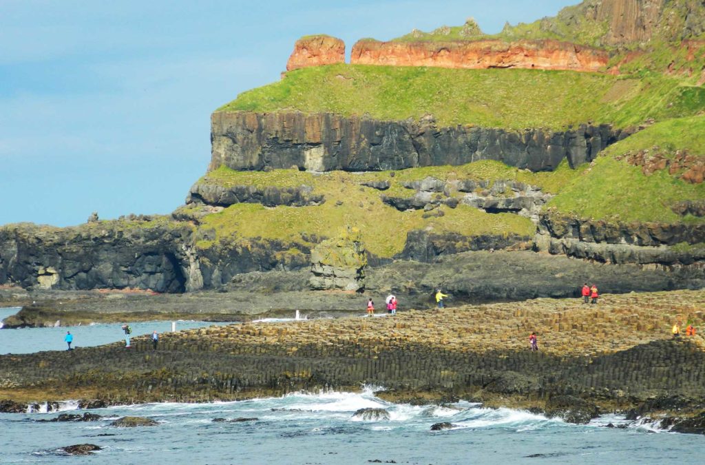 Vista da Giant's Causeway, na Irlanda do Norte (Reino Unido)