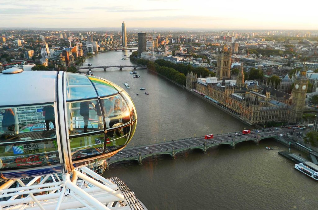 Parlamento britânico e Rio Tâmisa vistos do alto da London Eye, em Londres (Reino Unido)