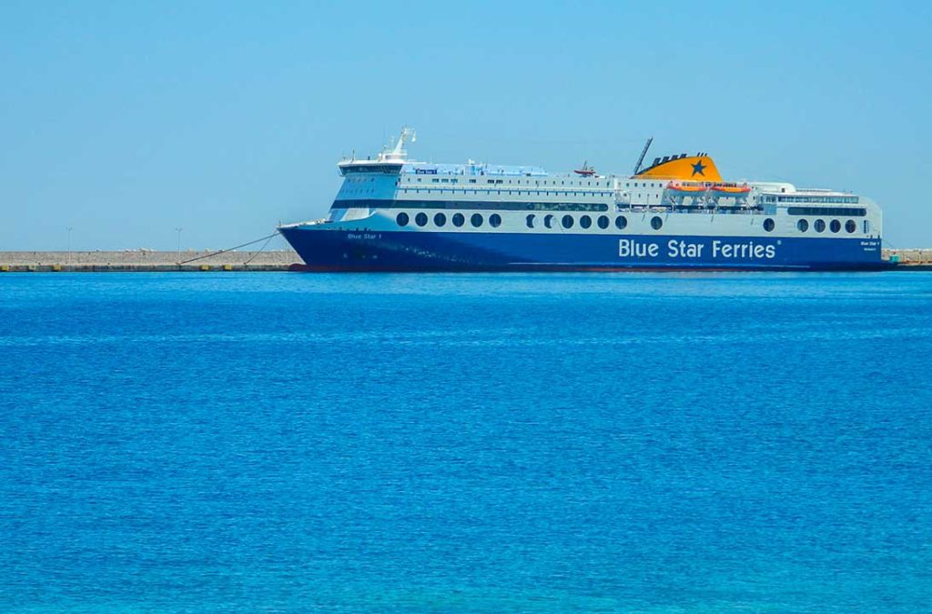 Ferry da Blue Star ancora no Porto de Rhodes