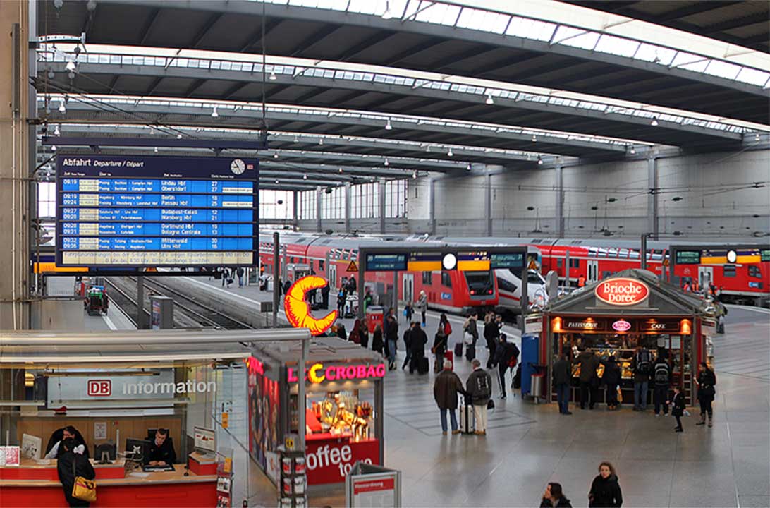 Plataforma da Estação Central de Munique, ou München Hauptbahnhof