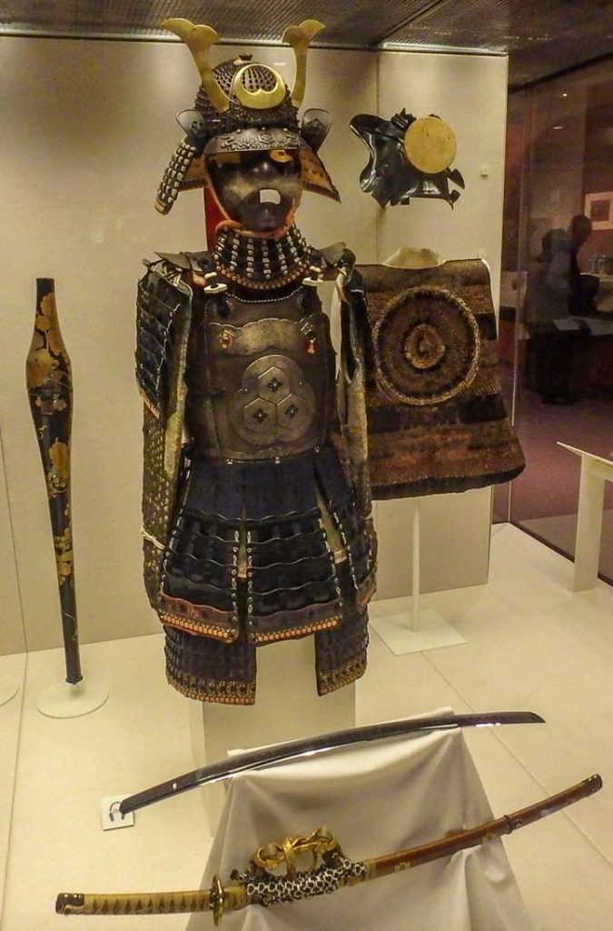 Armadura samurai do século XVIII em exibição no Museu Britânico