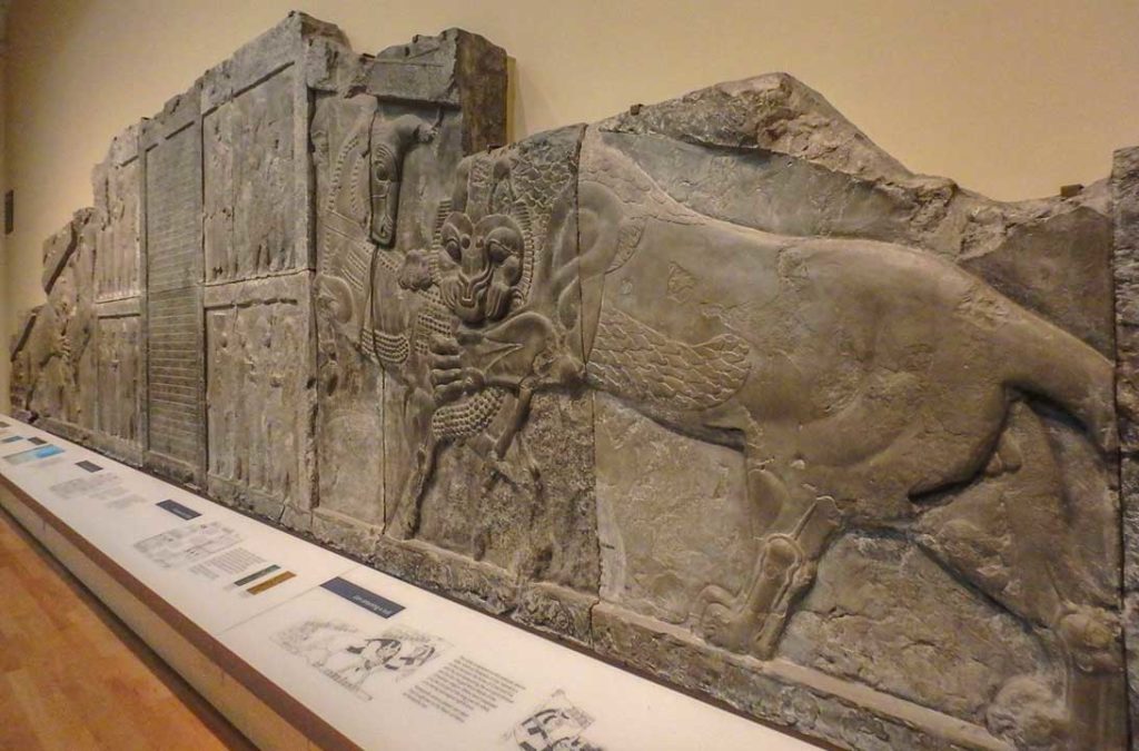Relevo assírio da Caçada ao Leão, em exibição no British Museum