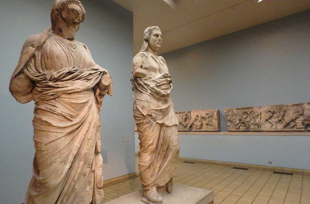 Esculturas e frisos do Parthenon em exibição no Museu Britânico