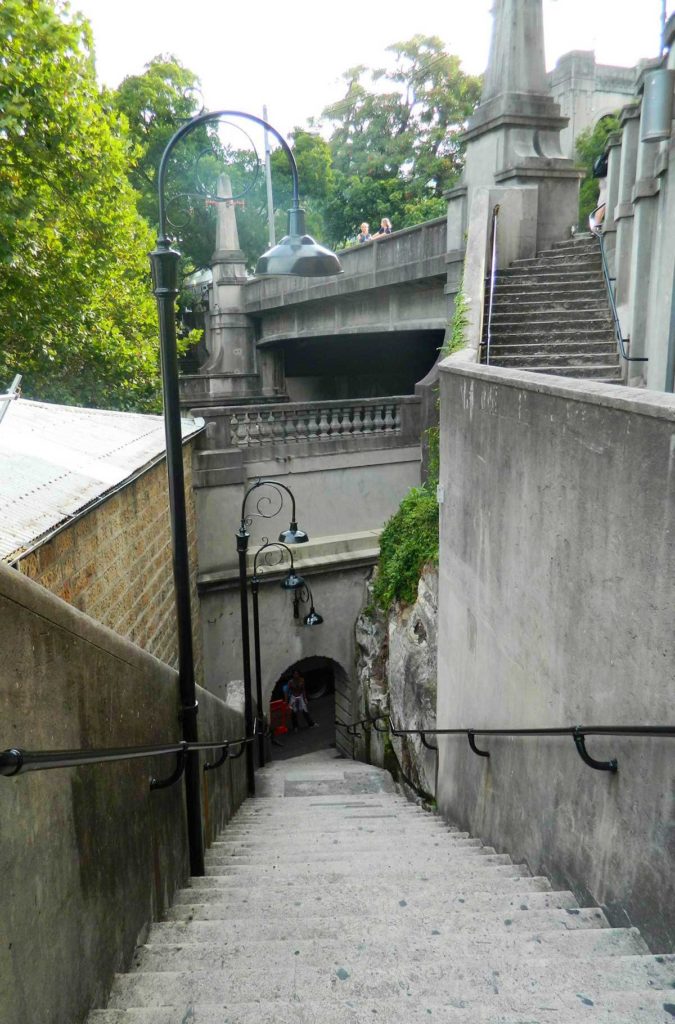 Escadaria antiga chamada de 'Argyle Stairs', no bairro The Rocks, em Sydney